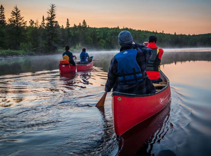 Kanoërs in Algonquin Park Canada © Voyageur Quest