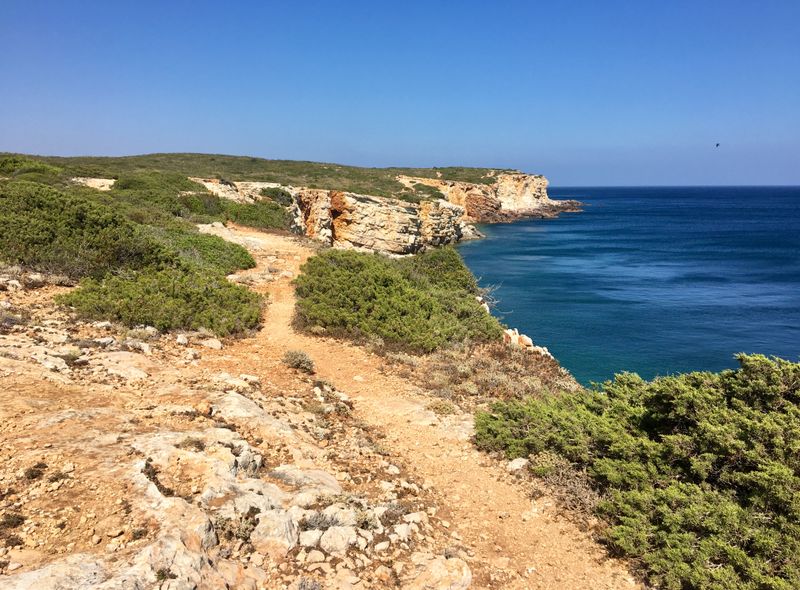 Groepsreis Portugal surf &amp; dive kust kliffen wandeling