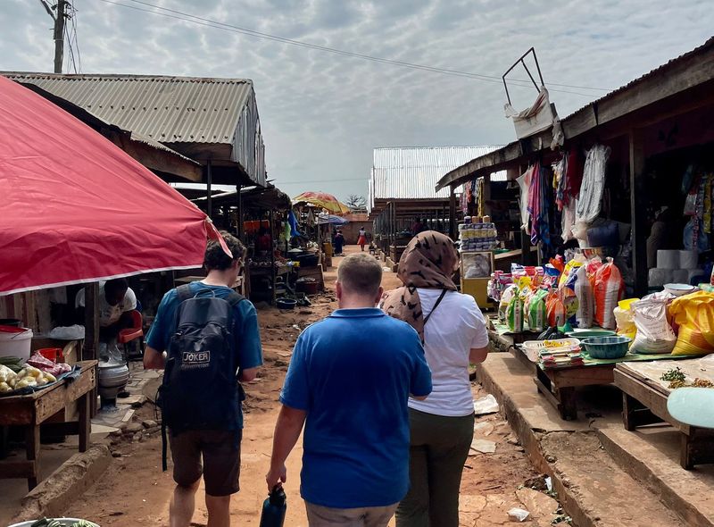 Groepsreis Ghana markt