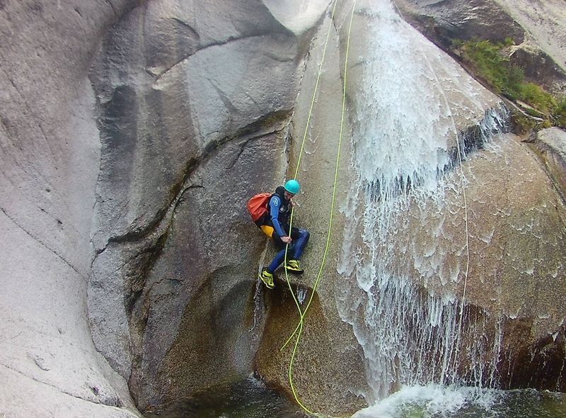 Groepsreis Corsica - jongerenreis Frankrijk - canyoning