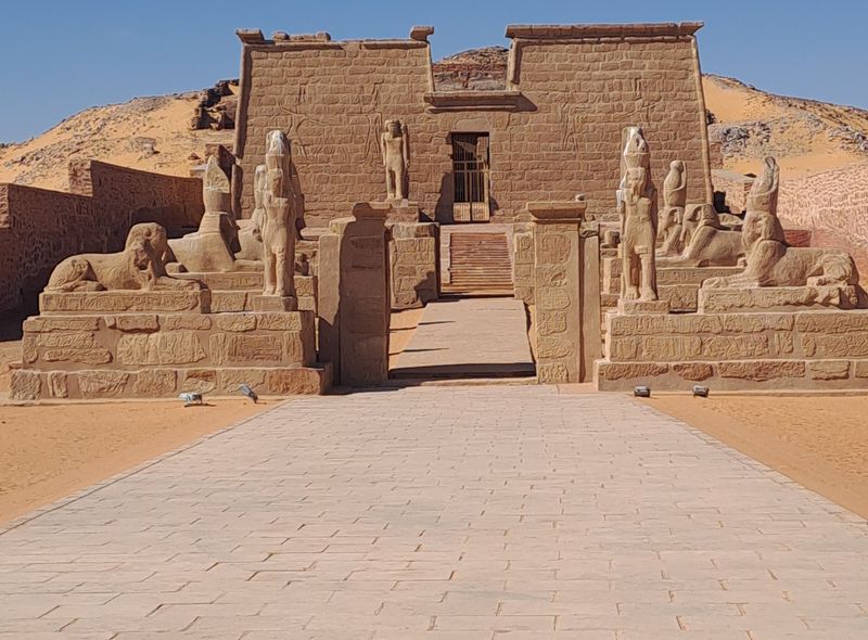 Groepsreis Egypte lokale site met sfinxen