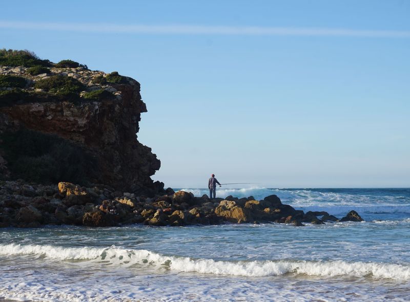 Groepsreis Portugal surf &amp; dive kliffen met visser