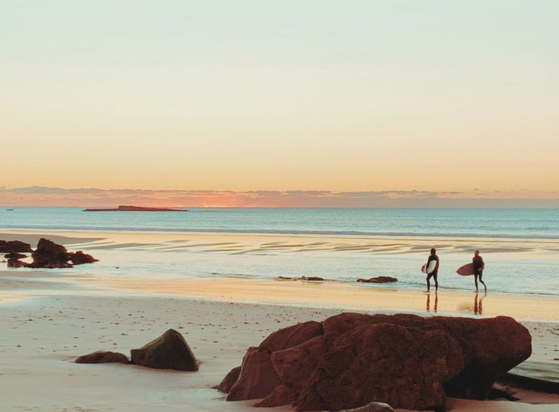 Groepsreis Portugal surf &amp; dive surfers bij zonsondergang