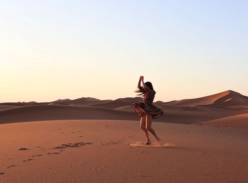 Woestijn zonsondergang groepsreis
