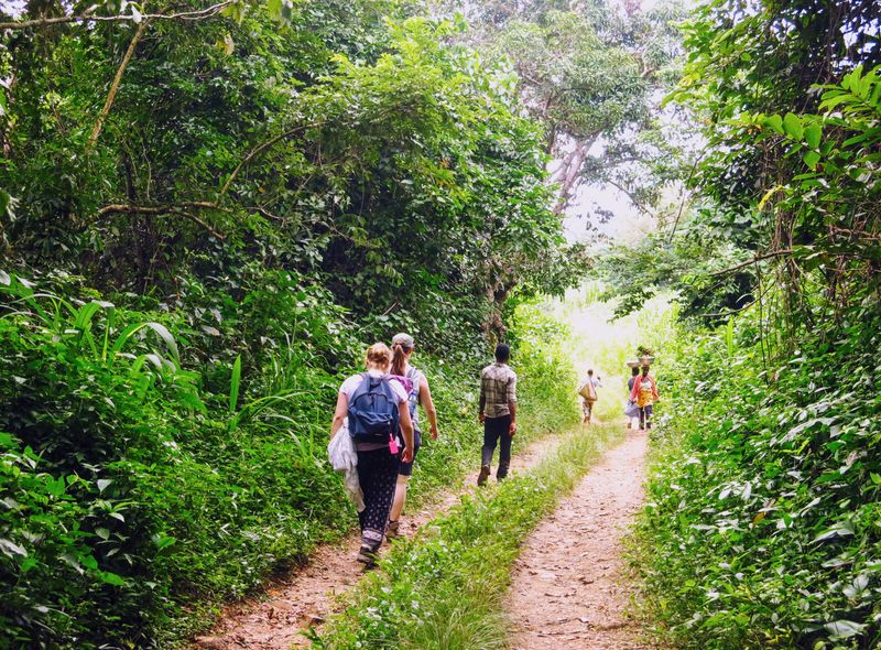 Groepsreis Ghana wandelen naar een waterval