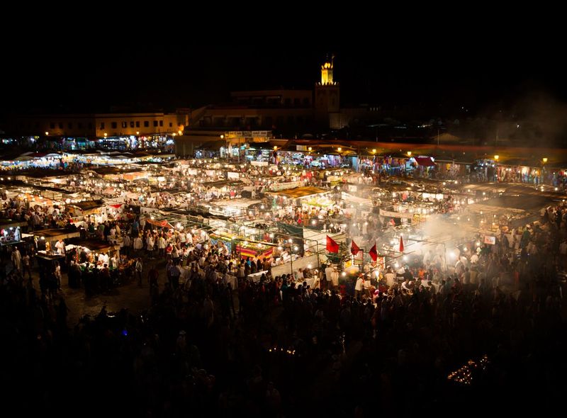 Groepsreis Marokko Marrakech by night Djemaa el Fna