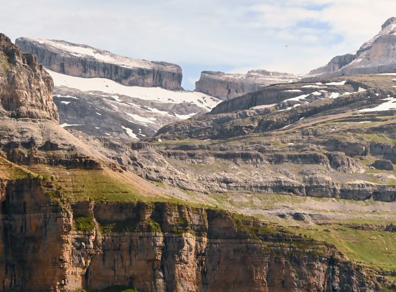 Groepsreis Spanje Van Life Pyreneeën berglandschap