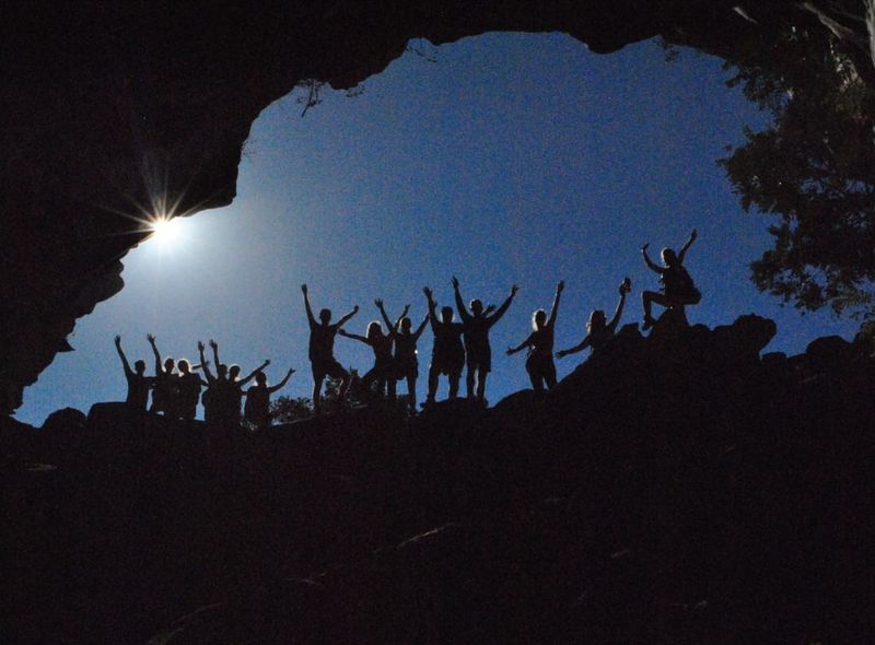 Groepsreis Brazilië grot by night groepsfoto