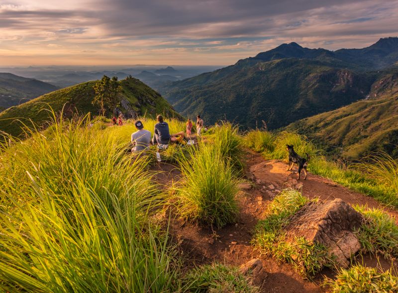 Groepsreis Sri Lanka jongerenreis zonsopkomst in Ella Little Adam&#039;s Peak