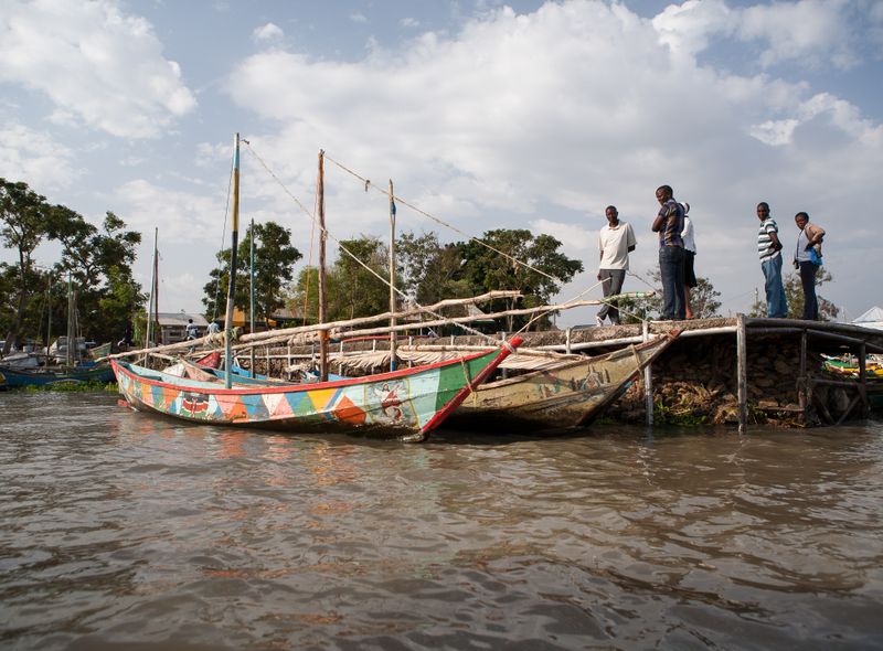 Groepsreis Kenia en Tanzania boten op Lake Victoria