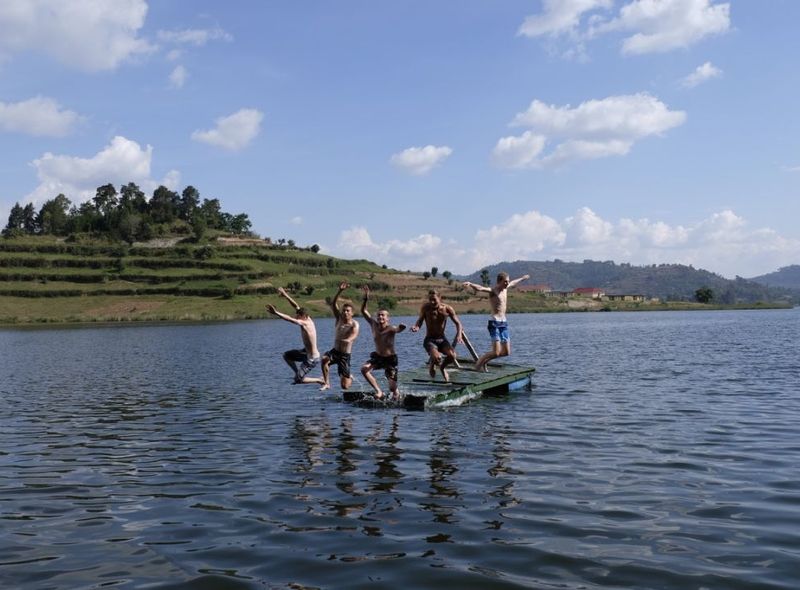 Oeganda en Rwanda zwemmen