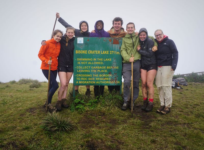 Groepsreis Oeganda & Rwanda jongerenreis beklimming van Bisoke vulkaan in Volcanoes National Park