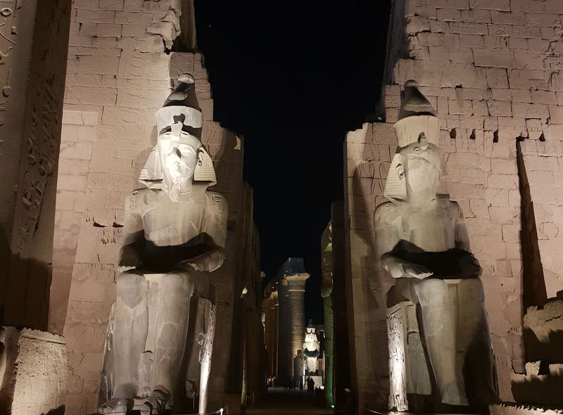 Egypte tempel van Luxor by night