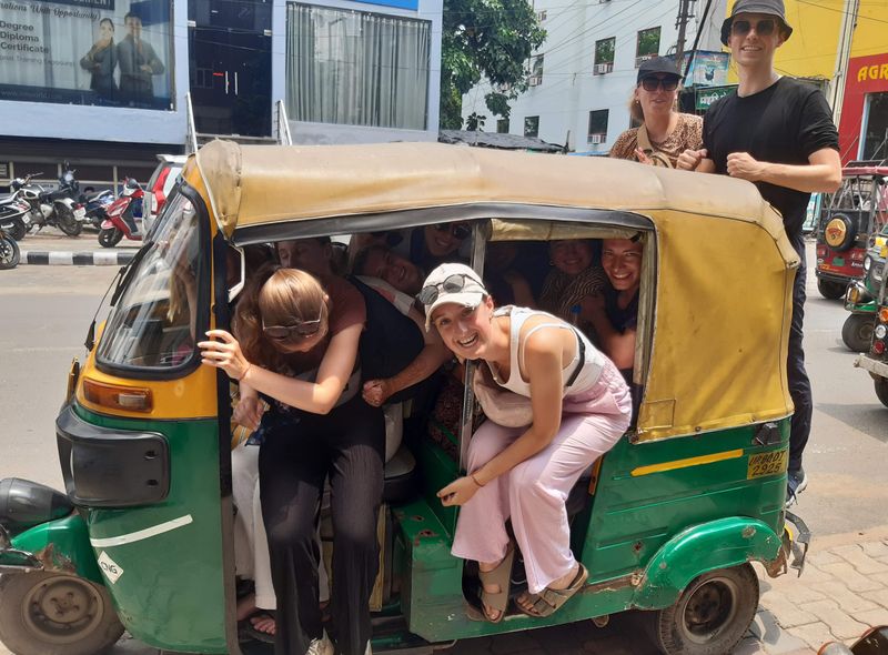 Groepsreis India jongerenreis samen in de rickshaw