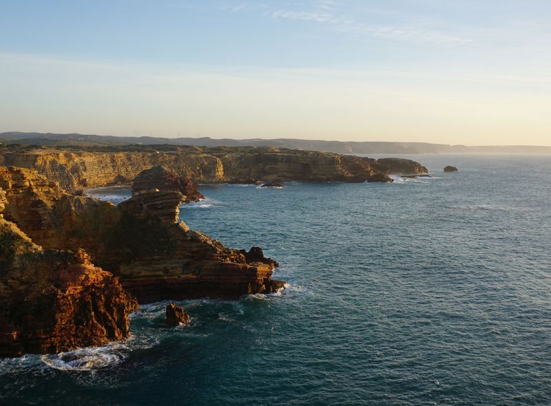 Groepsreis Portugal surf &amp; dive uitzicht op de kliffen