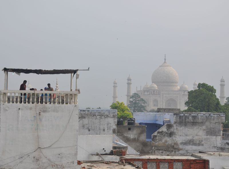 Groepsreis India noorden zicht op de Taj Mahal vanaf het hotel