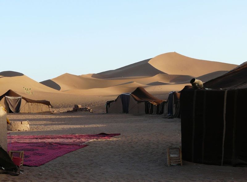 Woestijntrekking en woestijnkamp Marokko