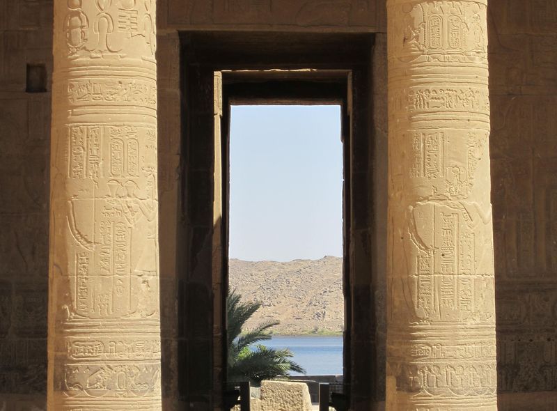 Groepsreis Egypte zicht op het water vanuit Philae tempel