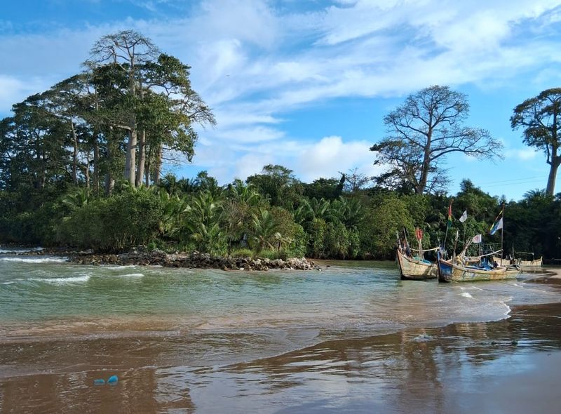 Groepsreis Ghana strand van Busua