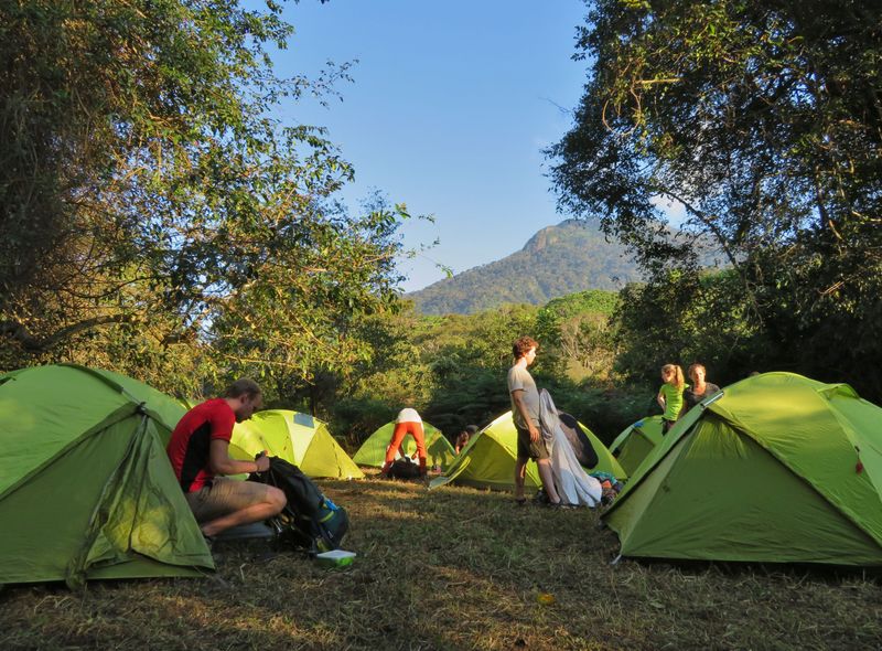 Groepsreis jongerenreis Tanzania kamperen in de bergen