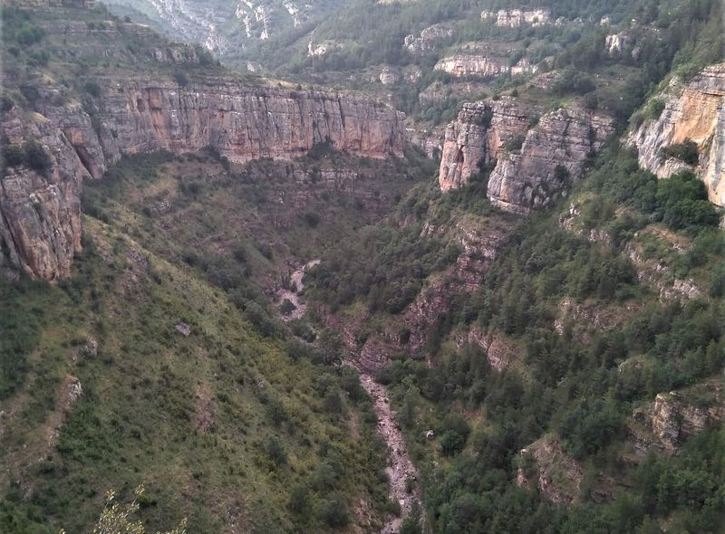 Groepsreis Spanje Van Life canyon in La Rioja