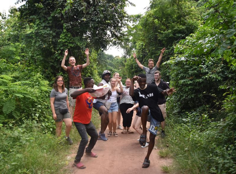 Groepsreis Ghana groepsfoto met de gidsen