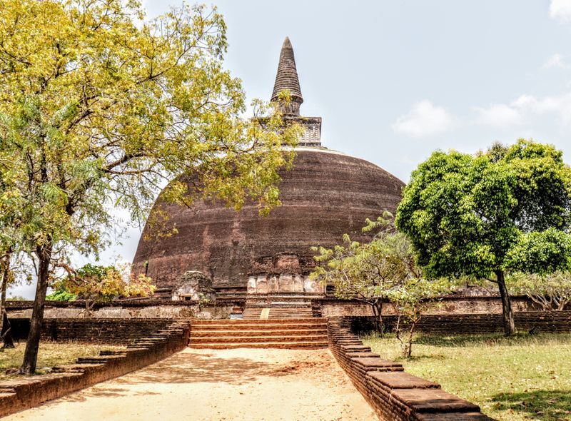 Groepsreis Sri Lanka Polonnaruwa stoepa