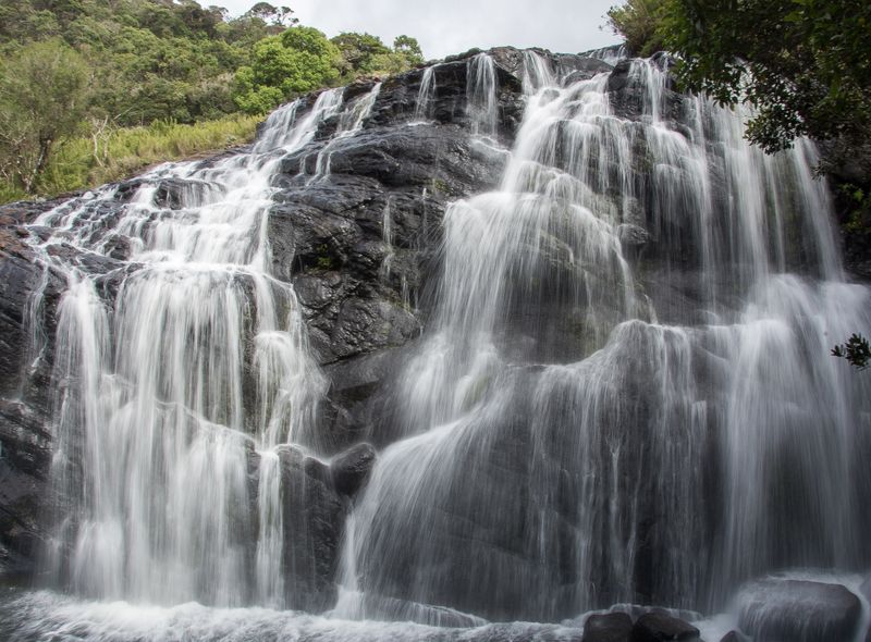 Groepsreis Sri Lanka jongerenreis waterval