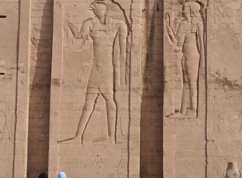 Egypte groepsreis lokale tempel bij Luxor