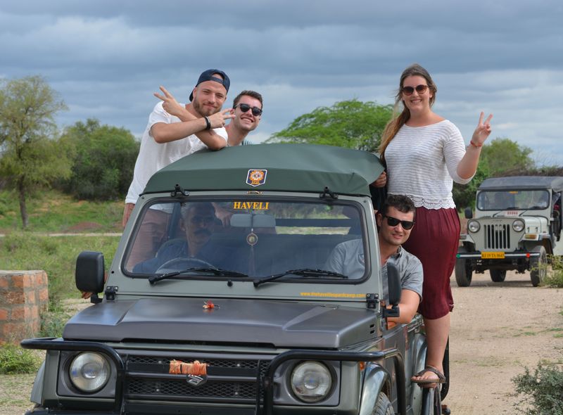Groepsreis jongerenreis India transport met de jeep