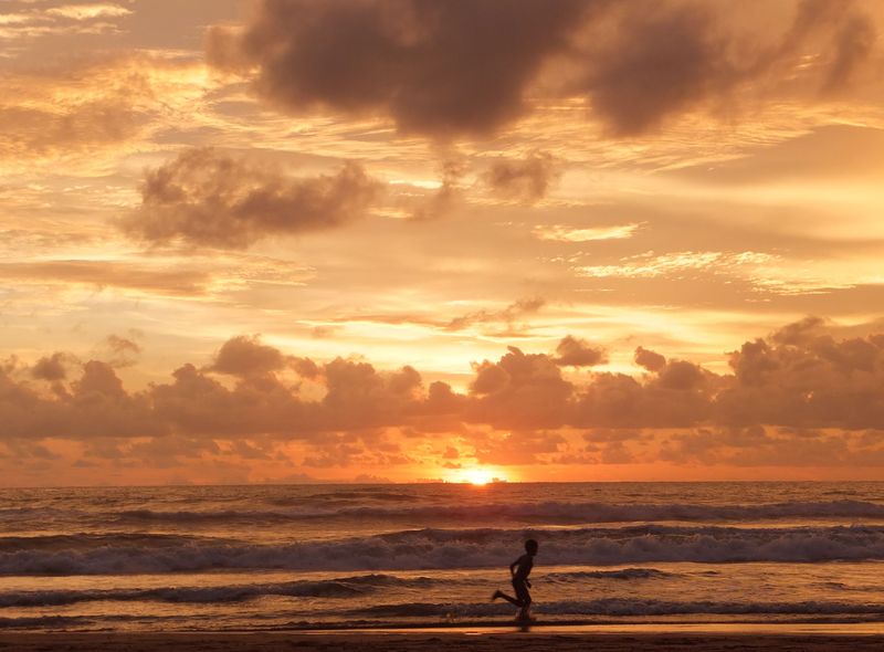Groepsreis Sri Lanka natuurreis zonsondergang aan het strand