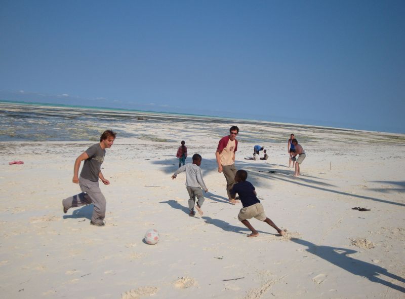 Groepsreis jongerenreis Tanzania Zanzibar lokale ontmoetingen