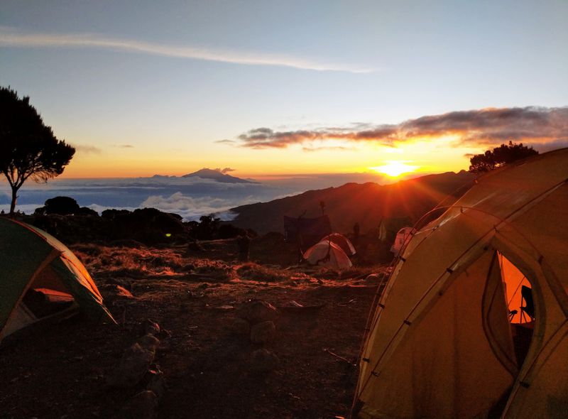 Tanzania groepsreis slapen in tenten op de Kilimanjaro