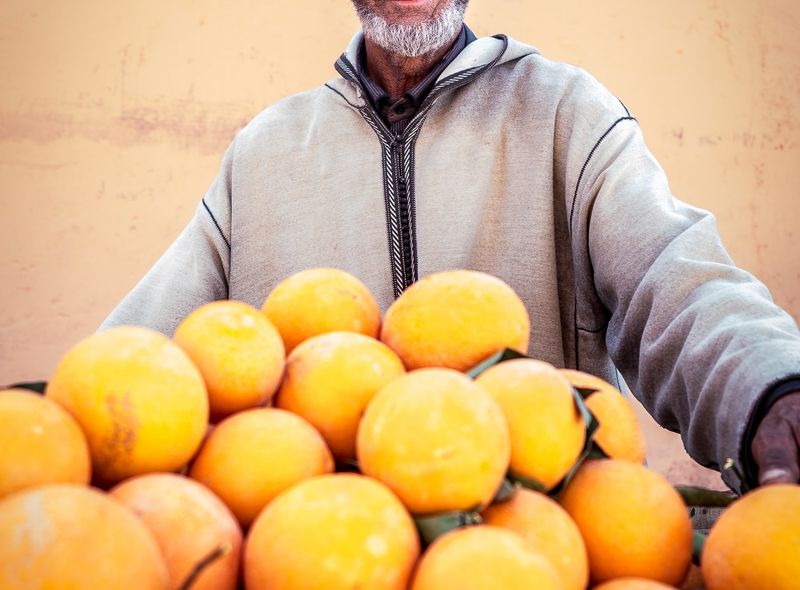 Groepsreis Marokko Citytrip Marrakech lokale verkoper