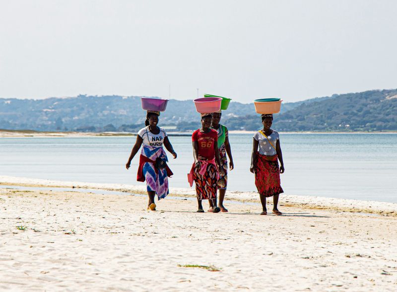 Groepsreis Comfort Mozambique strand vissersvrouwen