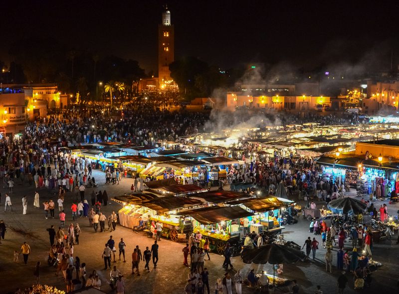 Groepsreis Marokko Citytrip Djemaa El Fna Marrakech &#039;s nachts