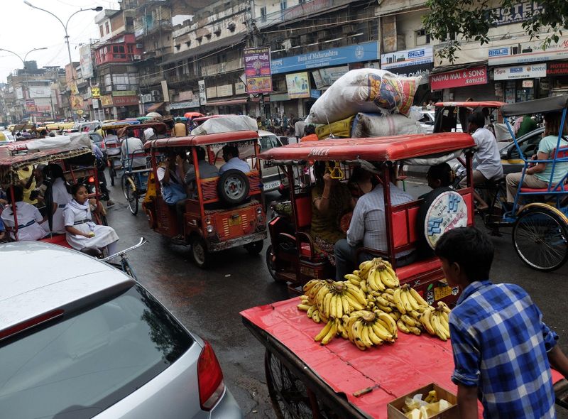Groepsreis India noorden Old Delhi straatbeeld met rickshaws