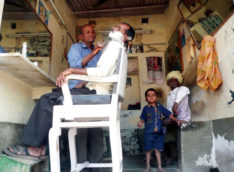 Groepsreis jongerenreis India straatbeeld kapper