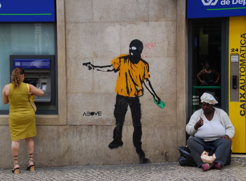 Groepsreis Portugal surf &amp; dive Lissabon straatbeeld