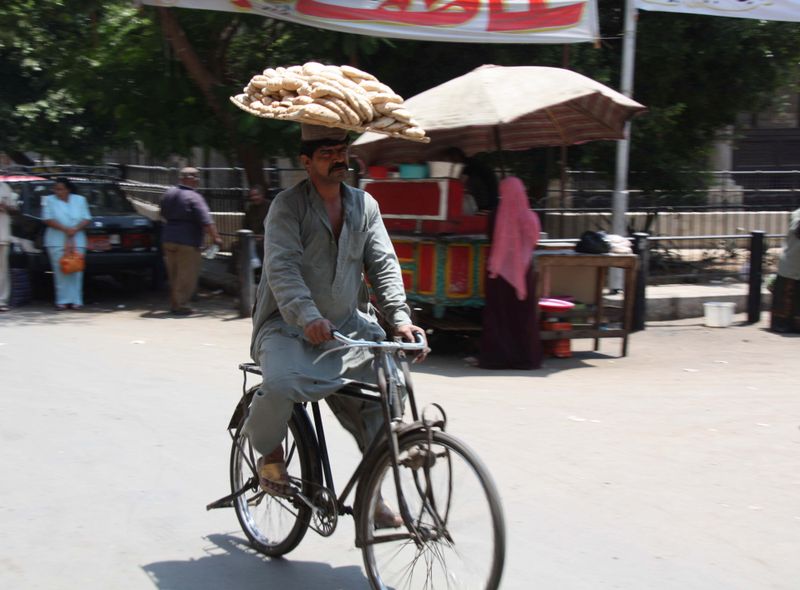 Egypte groepsreis broodverkoper