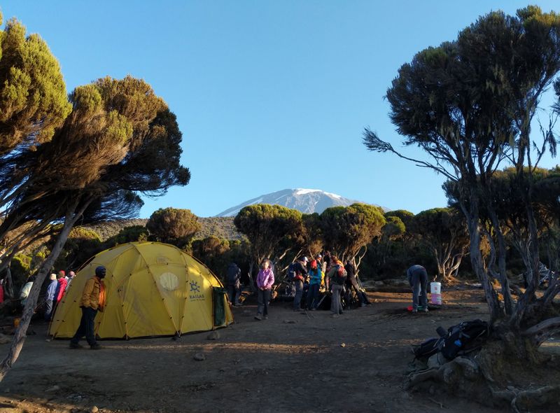 Tanzania groepsreis tenten tijdens beklimming Kilimanjaro