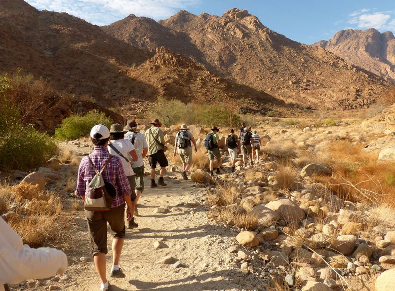 Groepsreis Comfort Brandberg wandeling naar White Lady Namibië Sunway Safaris
