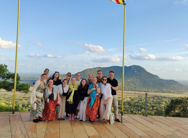 Sri Lanka groepsreis - Tempel Mihintale groep