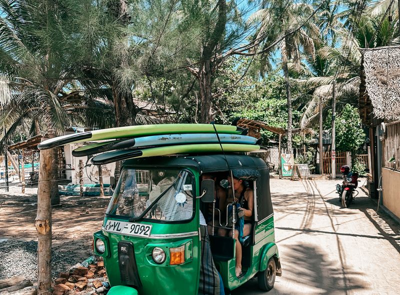 Sri Lanka groepsreis - surfen tuk tuk