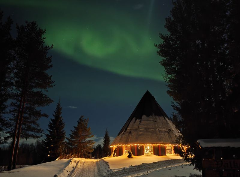Noorderlicht boven hut
