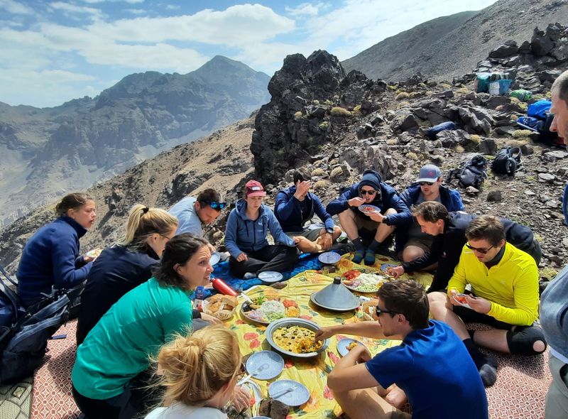 groepsreis Marokko Toubkal trekking lunchen