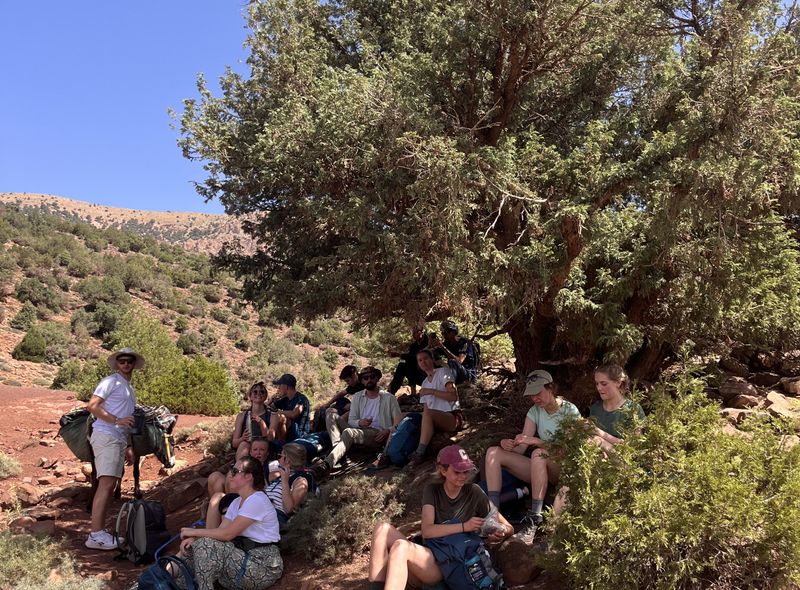 Groepsreis Marokko lunchplek in de schaduw