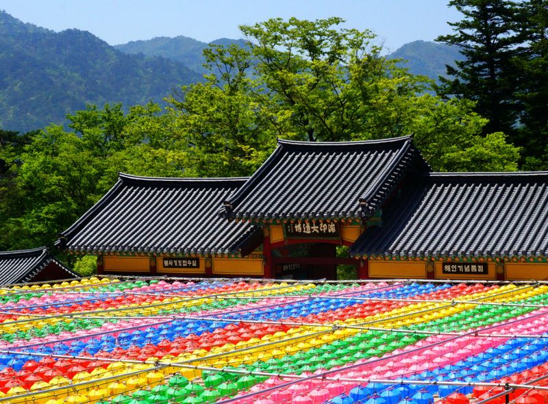 Korea - Guinsa temple festival - https://unsplash.com/photos/hnSqzgTQYEc