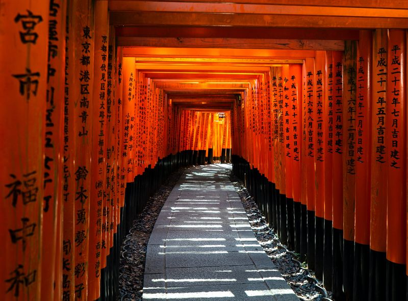 Kyoto - Fushimi Inari shrine - https://unsplash.com/photos/EJvGBYjrwEA