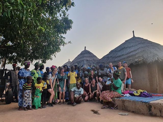 Gambia bezoek dorp
